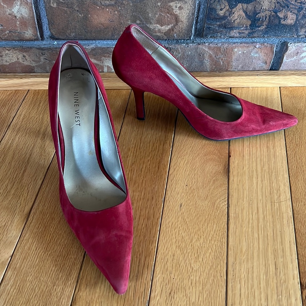 ♥️Nine West Red Suede Heels